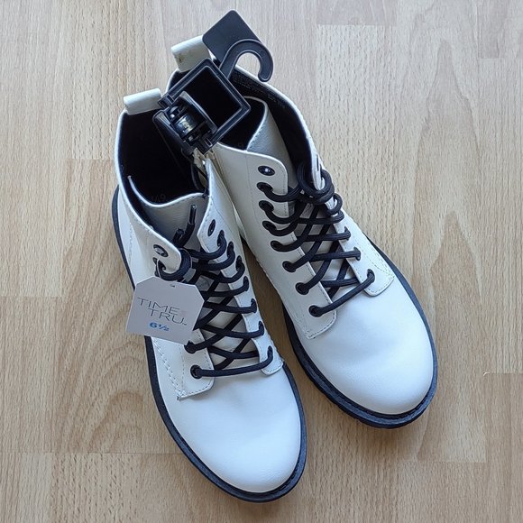 BRAND NEW! Time + Tru Brand White Boots - Doc Marten Style - Women's Size 6.5 - Picture 1 of 6